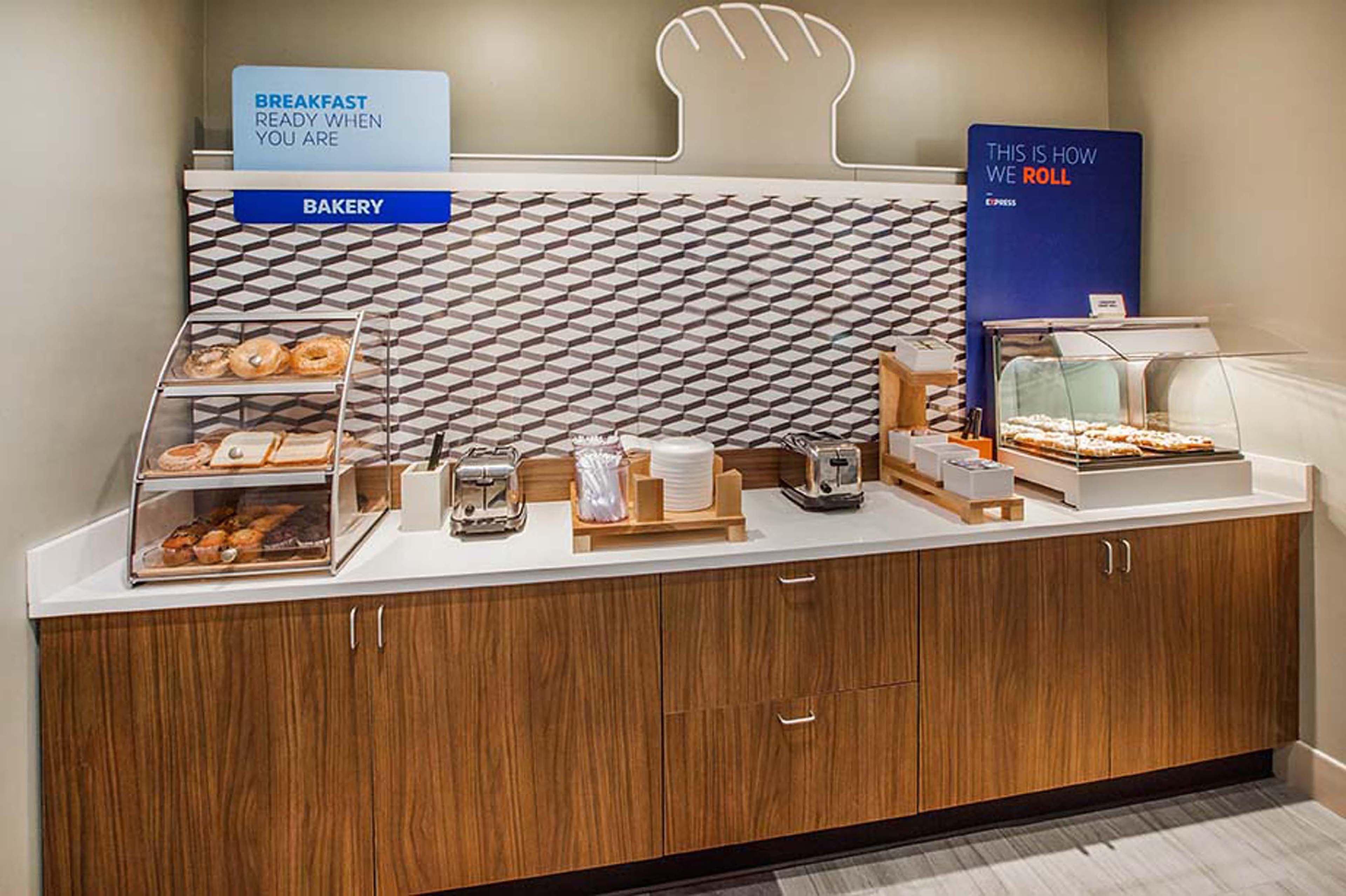 Holiday Inn Express & Suites Omaha - Millard Area By Ihg Экстерьер фото